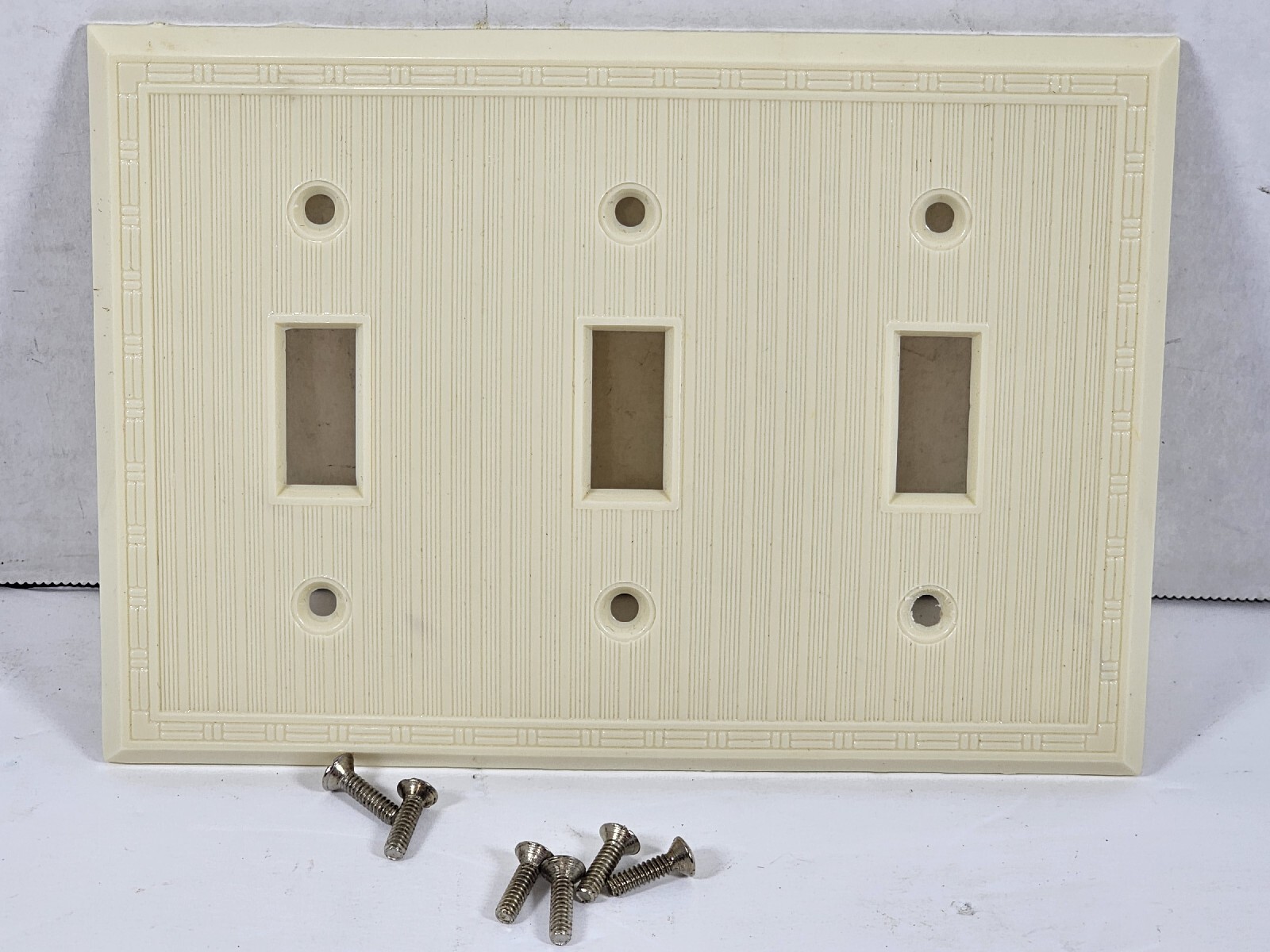 Vintage NOS 3 Gang Light Switch Plate Wall Cover Off White Ribbed Unbranded