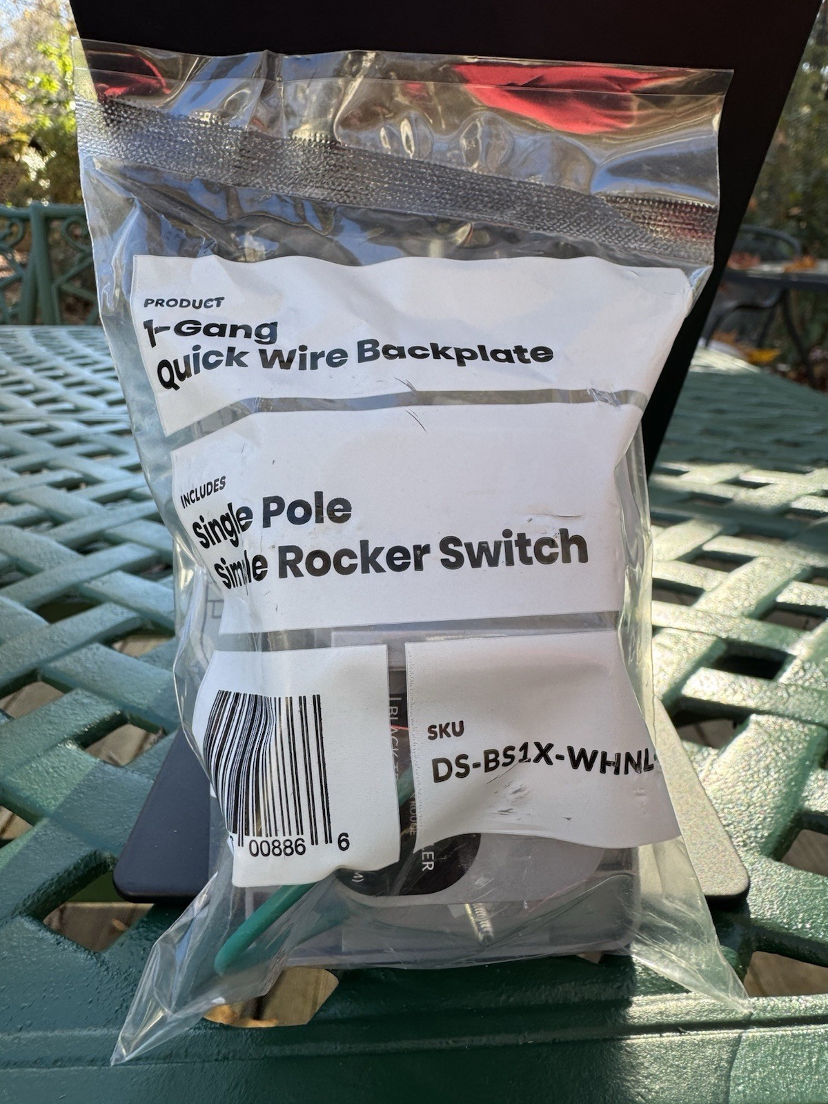 NEW Deako 1-Gang Backplate & Faceplate, Simple Rocker Switch, DS-BS1X-WHNL-UCQ