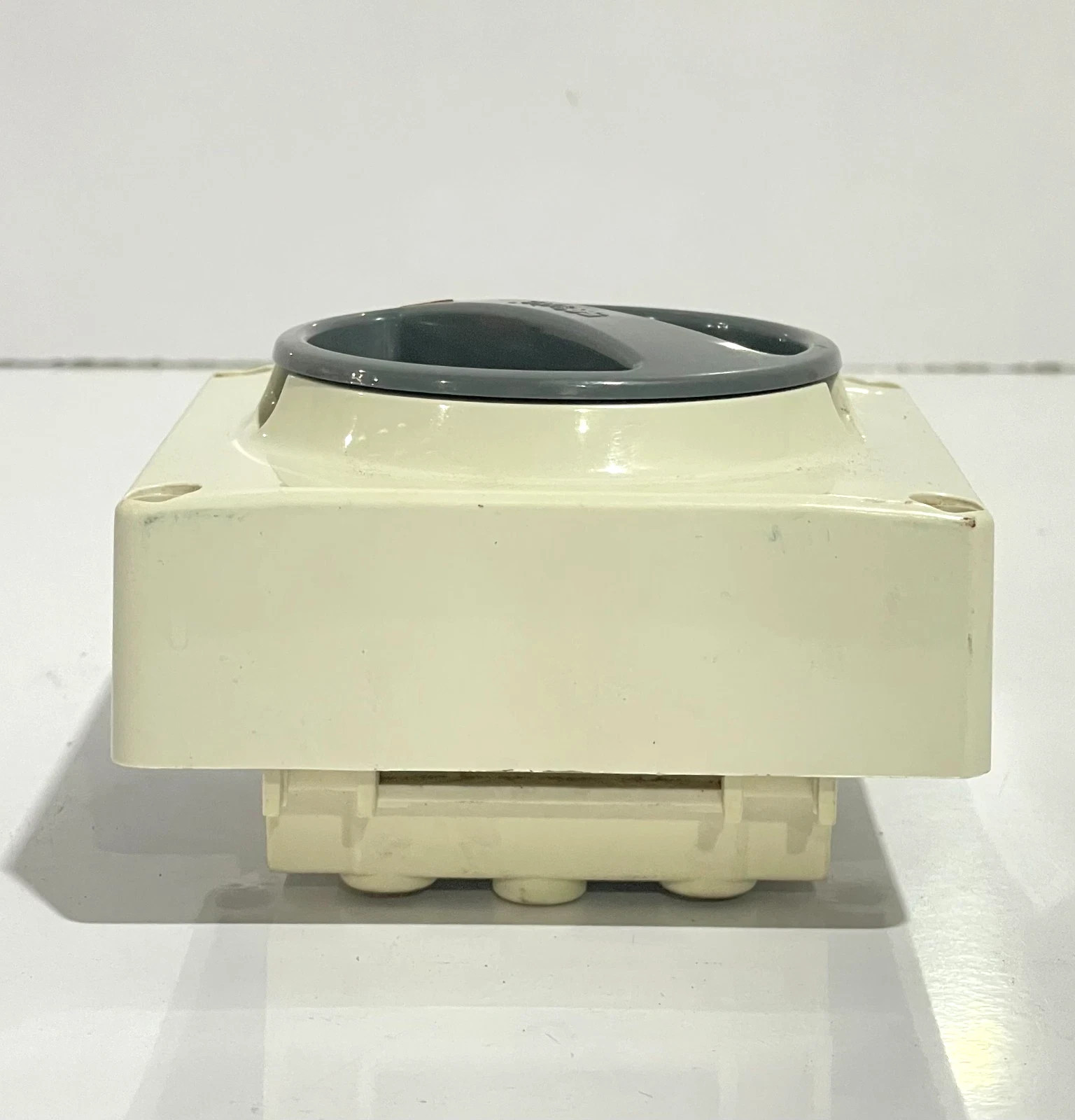 CLIPSAL 56SW320 3 POLE 20A 500V SURFACE MOUNT ISOLATOR SWITCH IP66 WEATHERPROOF