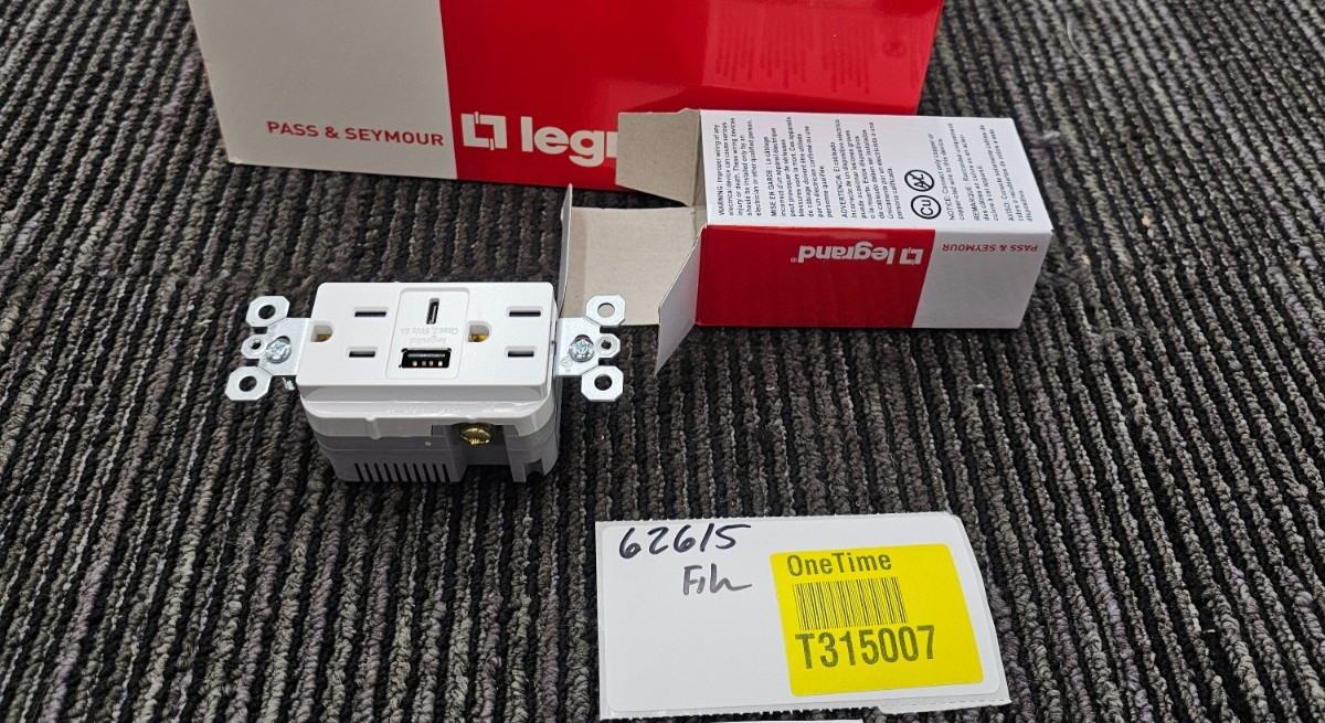 (QTY 2) Legrand R26USBAC6W 15A Tamper-Resistant Ultra-Fast USB Outlet White 125V