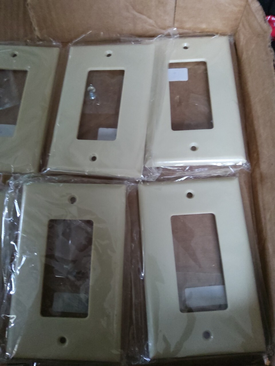 Eaton 3.12″ x 0.08 x 4.87″, Ivory, Wallplate, 8 Pcs