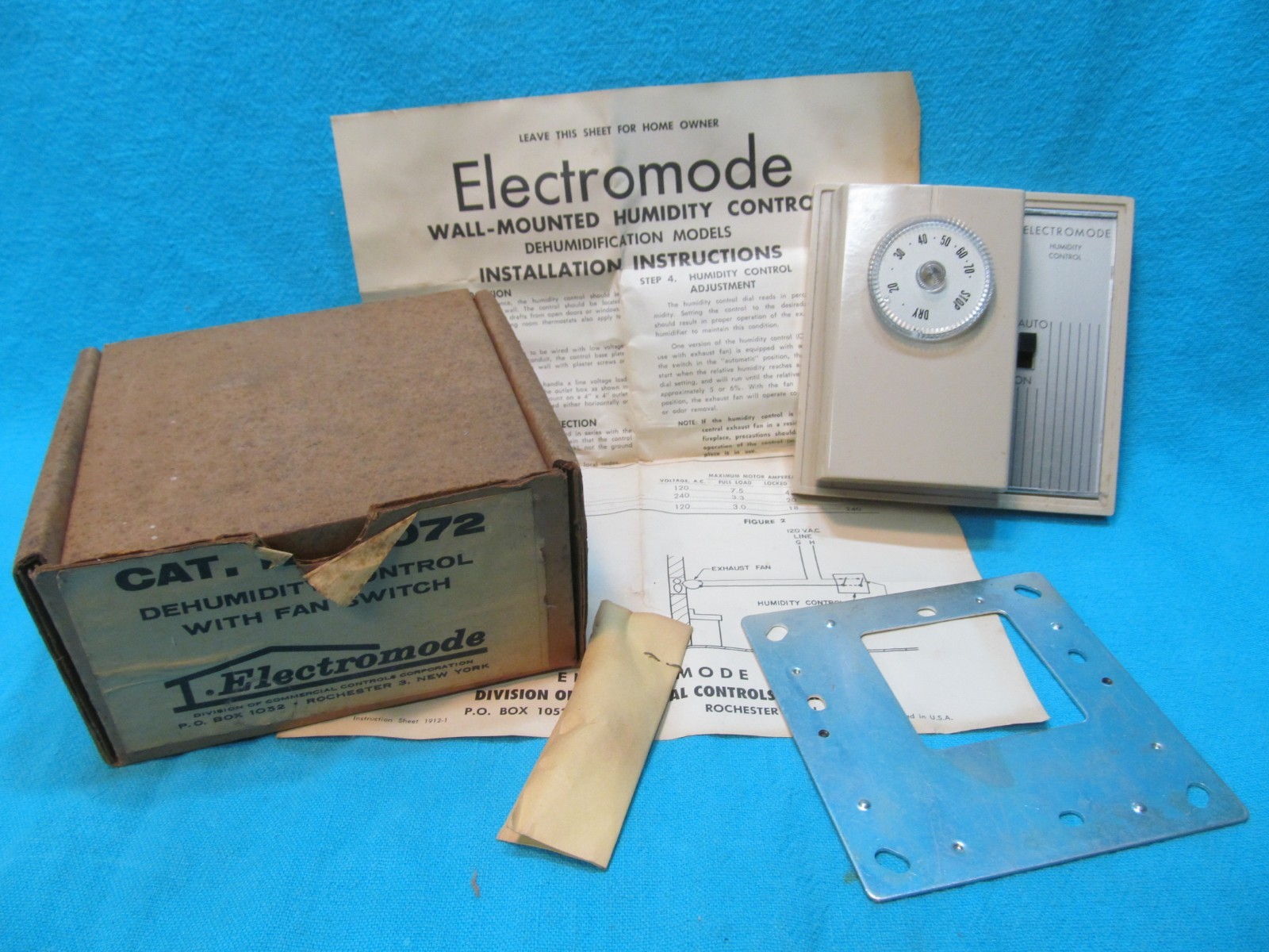 NEW OLD STOCK ELECTROMODE 1072 HUMIDITY CONTROL WITH FAN SWITCH