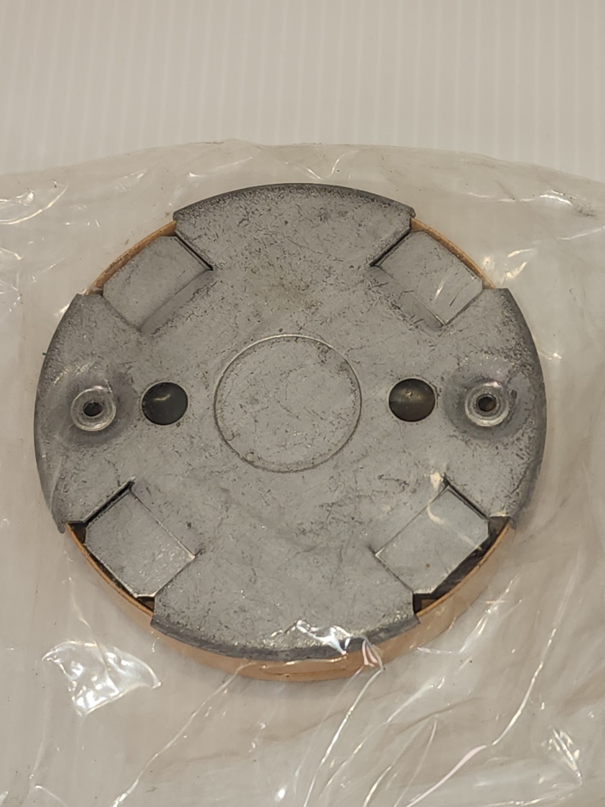 Wiremold 5733, Round Outlet Box, Buff, NEW, LOT OF 1