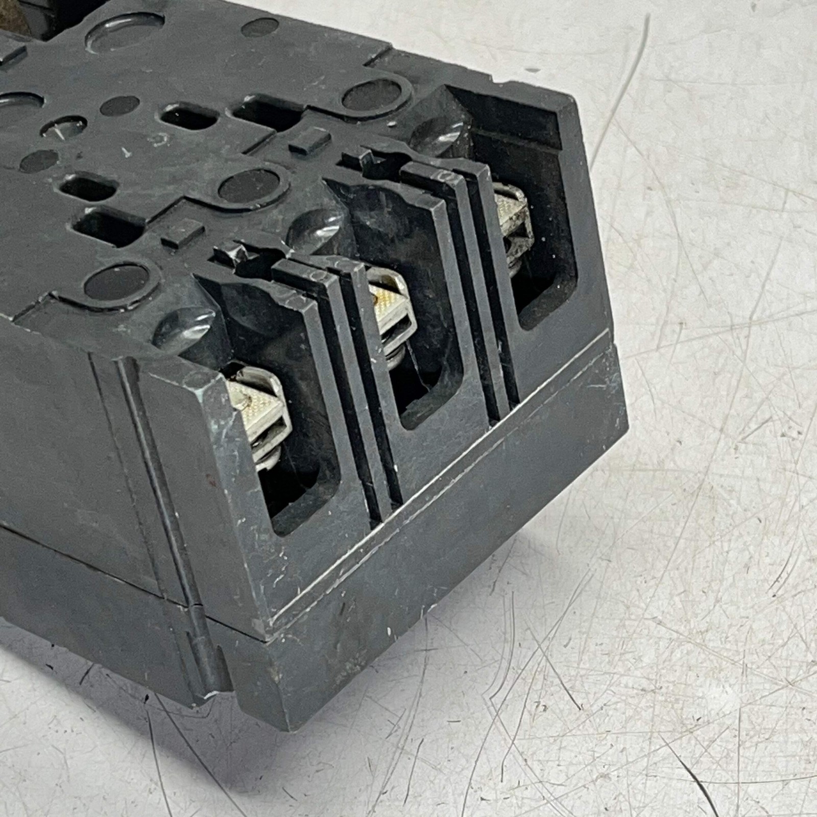 GENERAL ELECTRIC Molded Case Circuit Breaker 23 AMP 3 Pole TED134025 (Used)