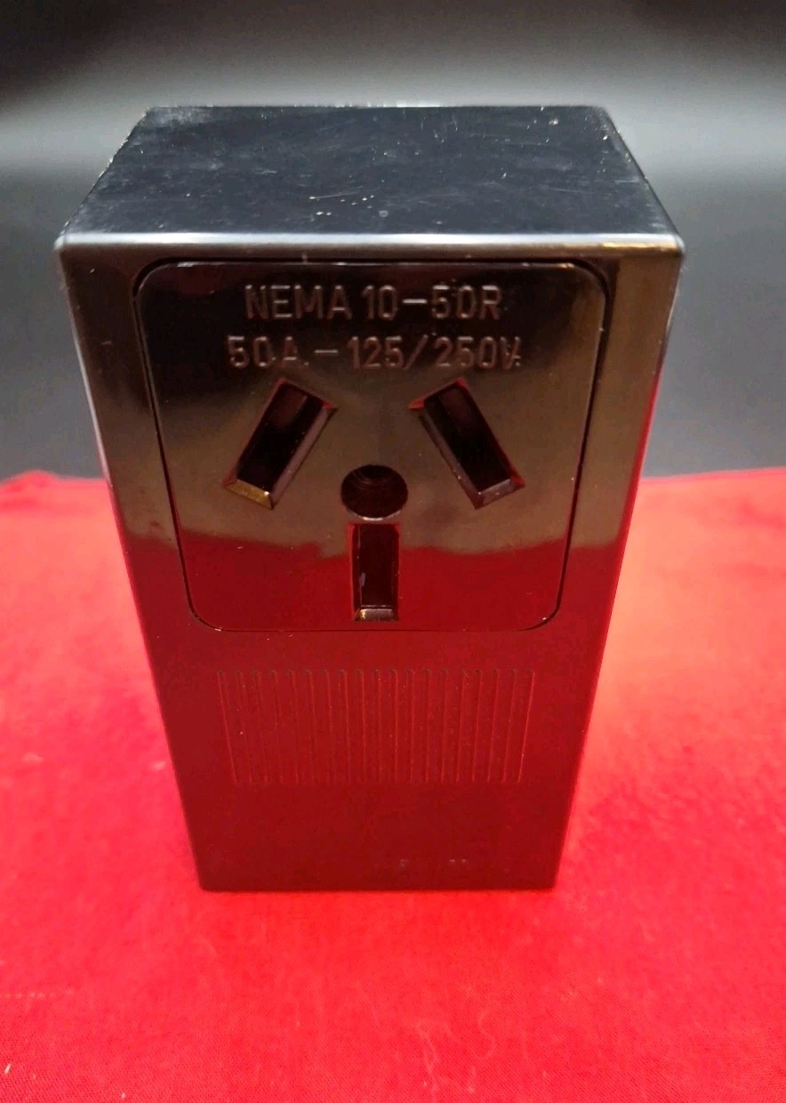 LEVITON 5054 Surface Mount Power Outlet 125V-250V NEMA 10-30R 30 Amp New