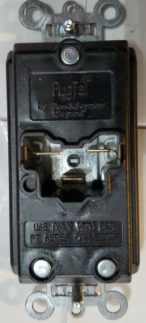 Legrand PT26252-W PlugTail Receptacle 15A 125V White LOT of 11