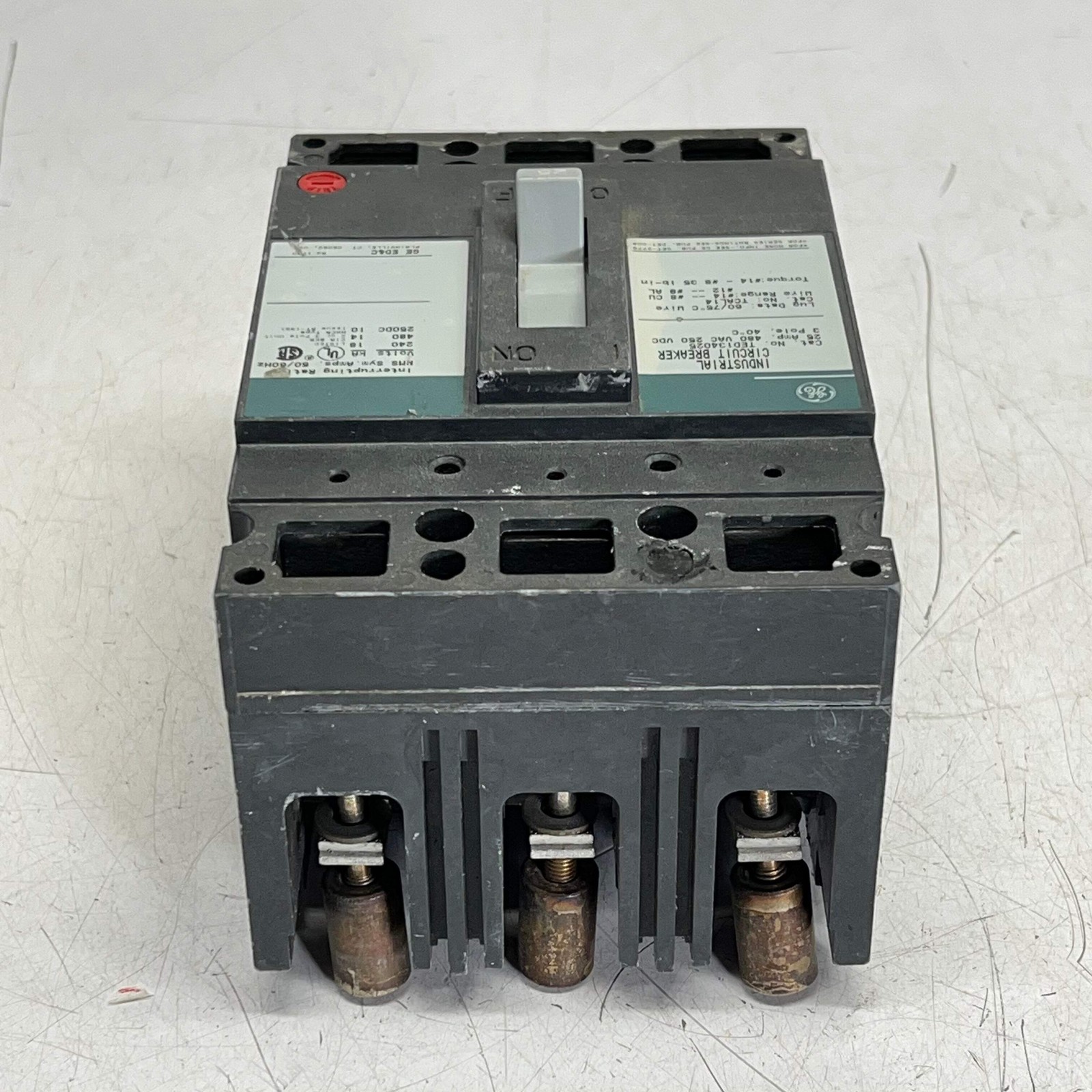 GENERAL ELECTRIC Molded Case Circuit Breaker 23 AMP 3 Pole TED134025 (Used)