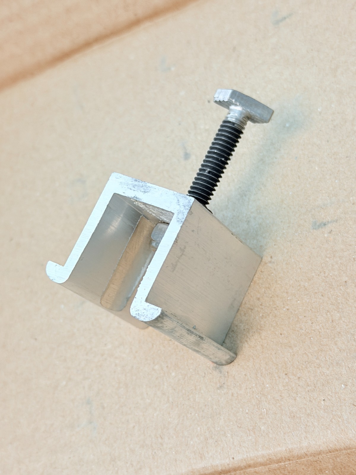 NEW BOX OF 20 Unirac 302030D Solar Mid Clamps, Mill Finish, Lot