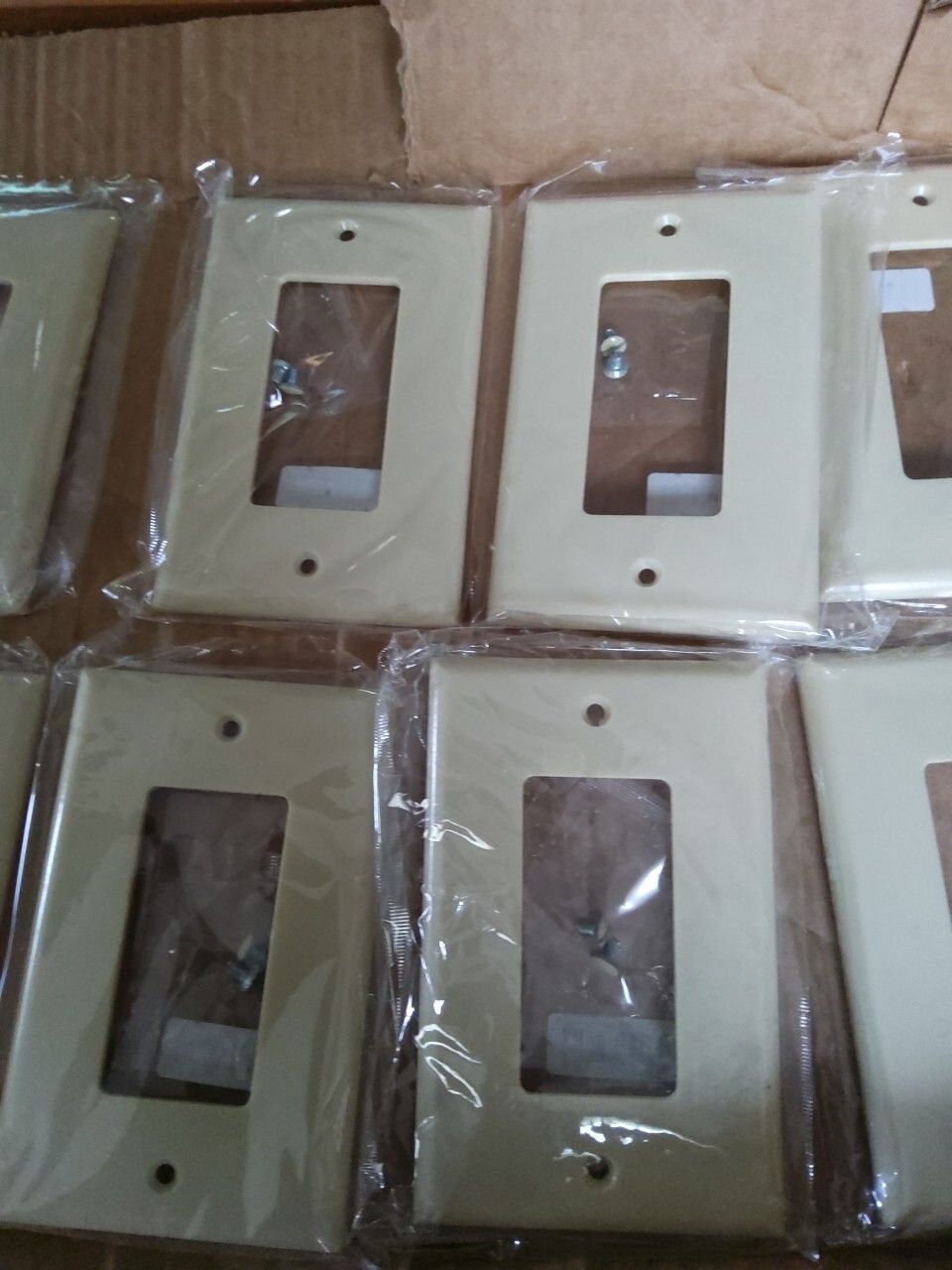 Eaton 3.12″ x 0.08 x 4.87″, Ivory, Wallplate, 8 Pcs