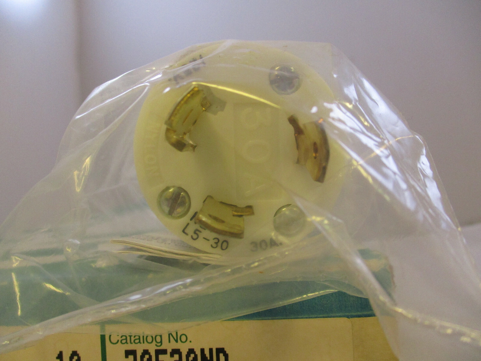 (QTY 2) BRYANT HUBBELL 70530NP LOCKING PLUG TWIST LOCK L5-30 30A 125V