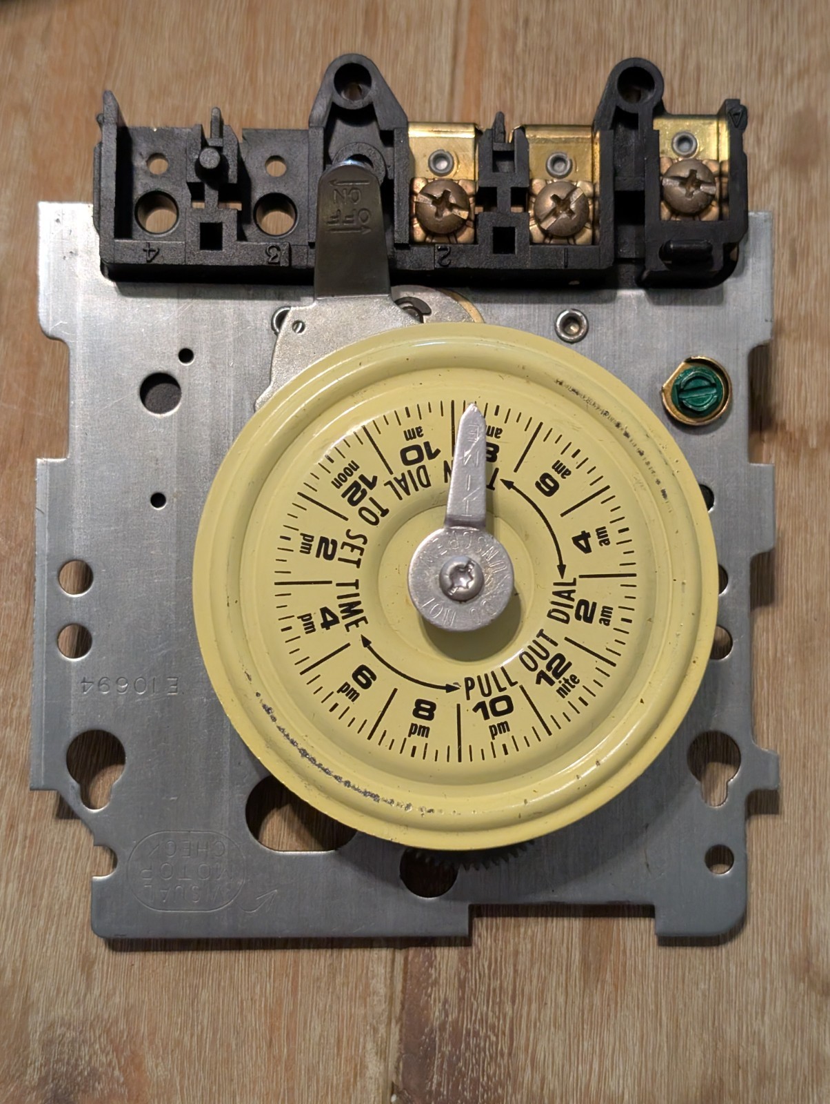 Intermatic T101 24-Hour Mechanical Time Switch 40A 120/208/240 Volt AC