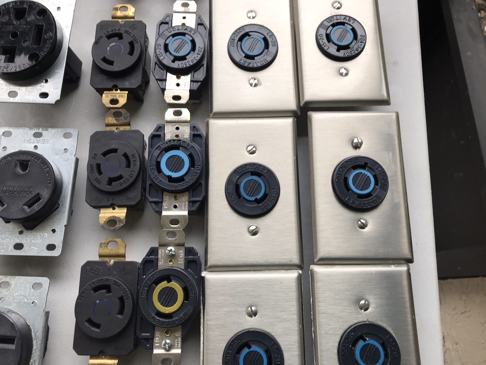LEVITON and Unbranded Outlets 125 V 20A (16 Units) 250V 30A (16 Units) Plus.
