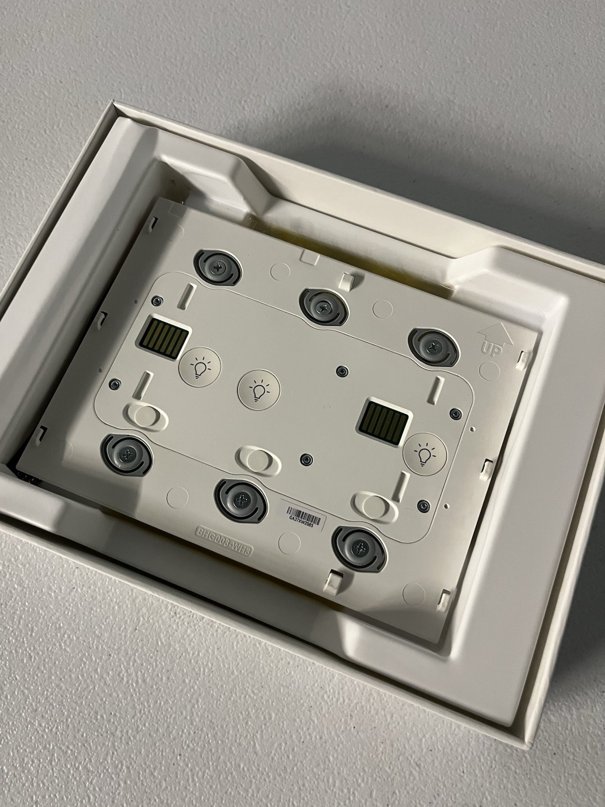 New – Brilliant F3, 3-Switch Panel Smart Home Model: BHA 120US-WH3 G3