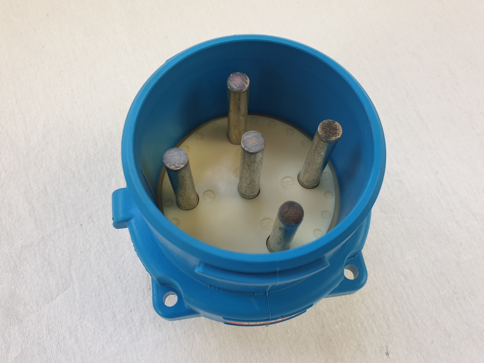 Marechal DS6 Appliance Inlet 3168017 400VAC 50Hz 90A 3P+N+E Blue Poly IP54 Unuse