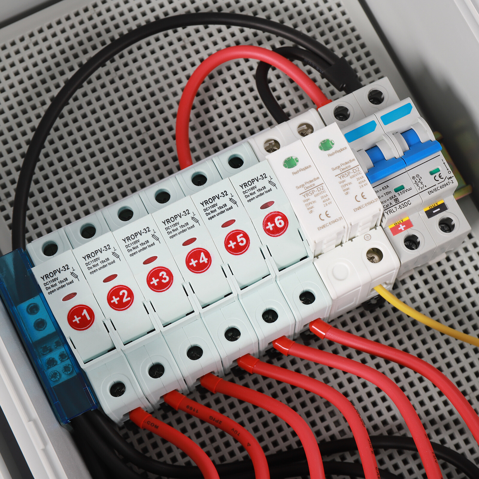 6 String Solar PV Combiner Box 63A Circuit Breaker Junction Box for Solar Panels