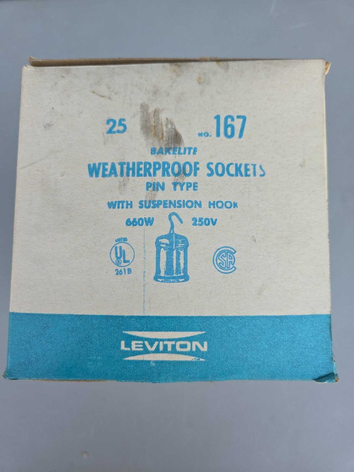 23-USA BAKELITE 1982 LEVITON NO. 167 660W 250V WEATHERPROOF PIN-TYPE LAMPHOLDER