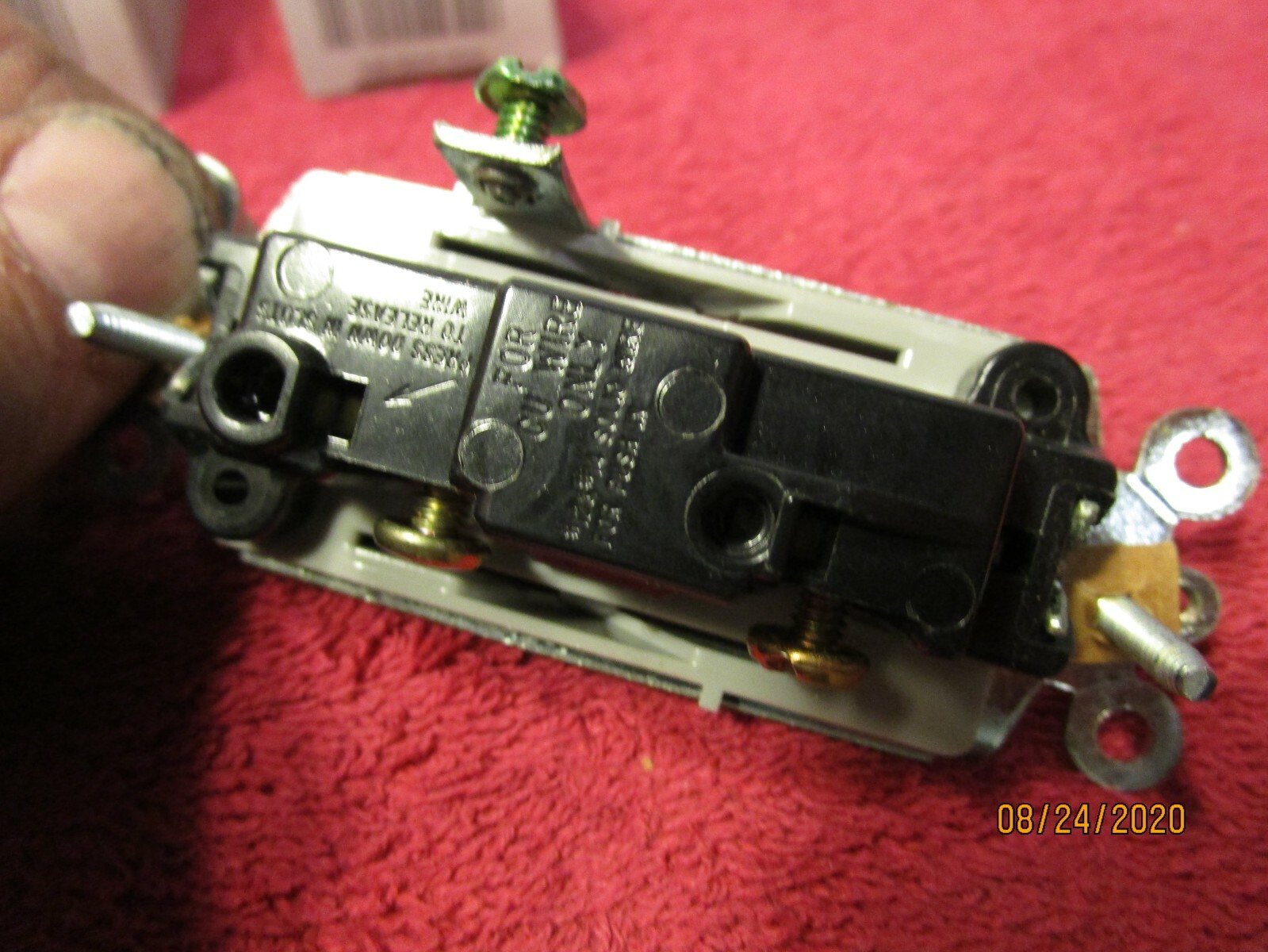 Lot of 7 Leviton Decora 15 amps 120 volts 3 Way Grounding Rocker Switch Grey
