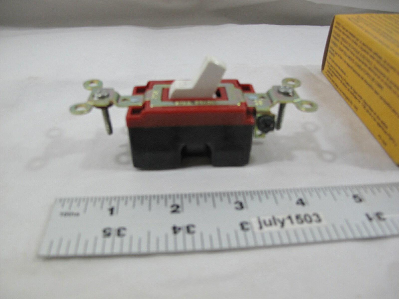 (1) NEW Hubbell CS120W Toggle Switch 20A 120/277V Side Wired – Made in USA