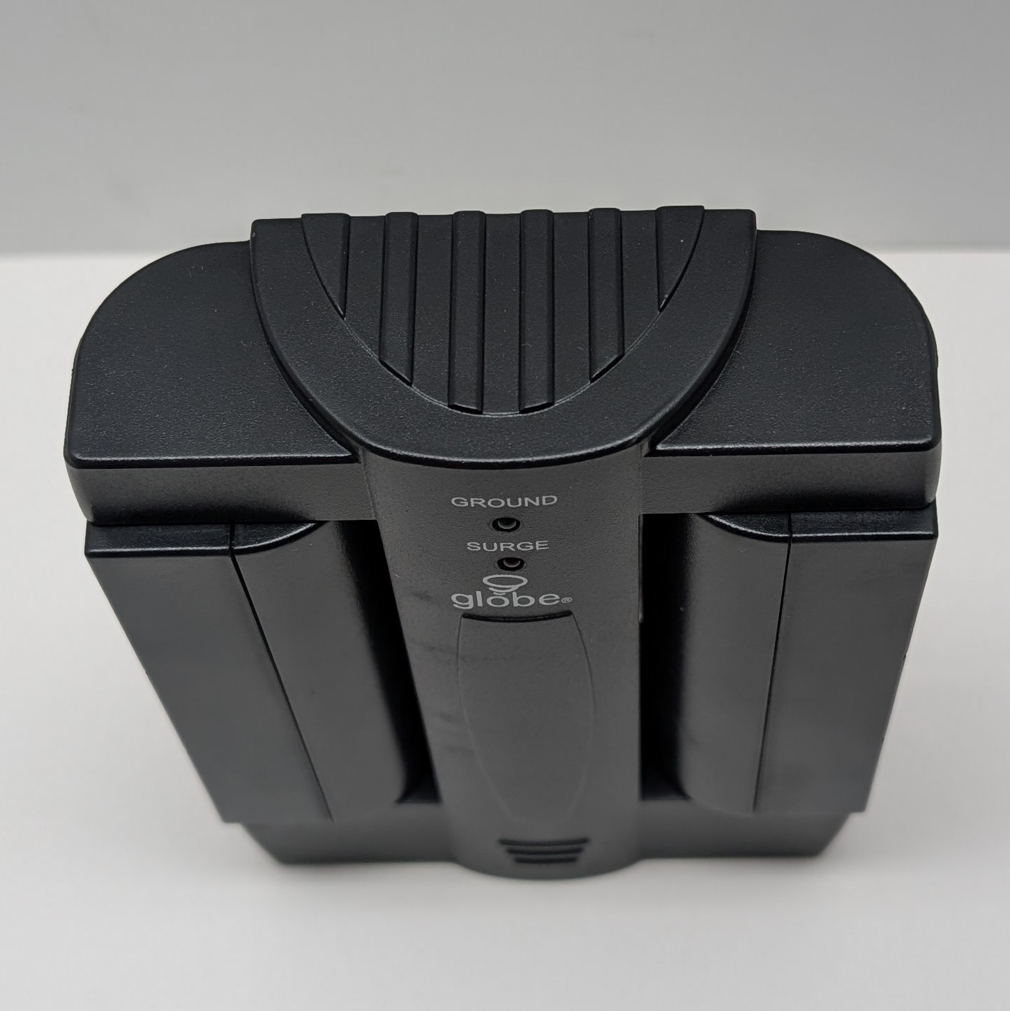 Globe Electric 6-Outlet Swivel Surge Protector Wall Tap 2100J Black – New