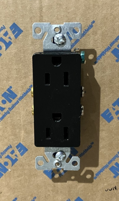Lot of 84 Eaton Black Decorator Receptacle Duplex Outlet 5-15R 15A 125V TR1107BK