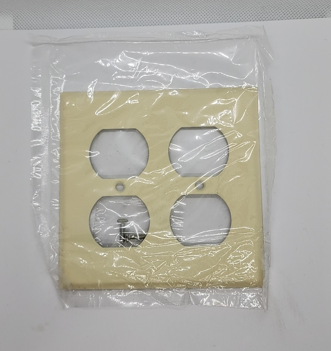 Lot of 9- MULBERRY 99102 2 GANG DUPLEX IVRORY WRINKLE WALLPLATE [2ES1 BB]