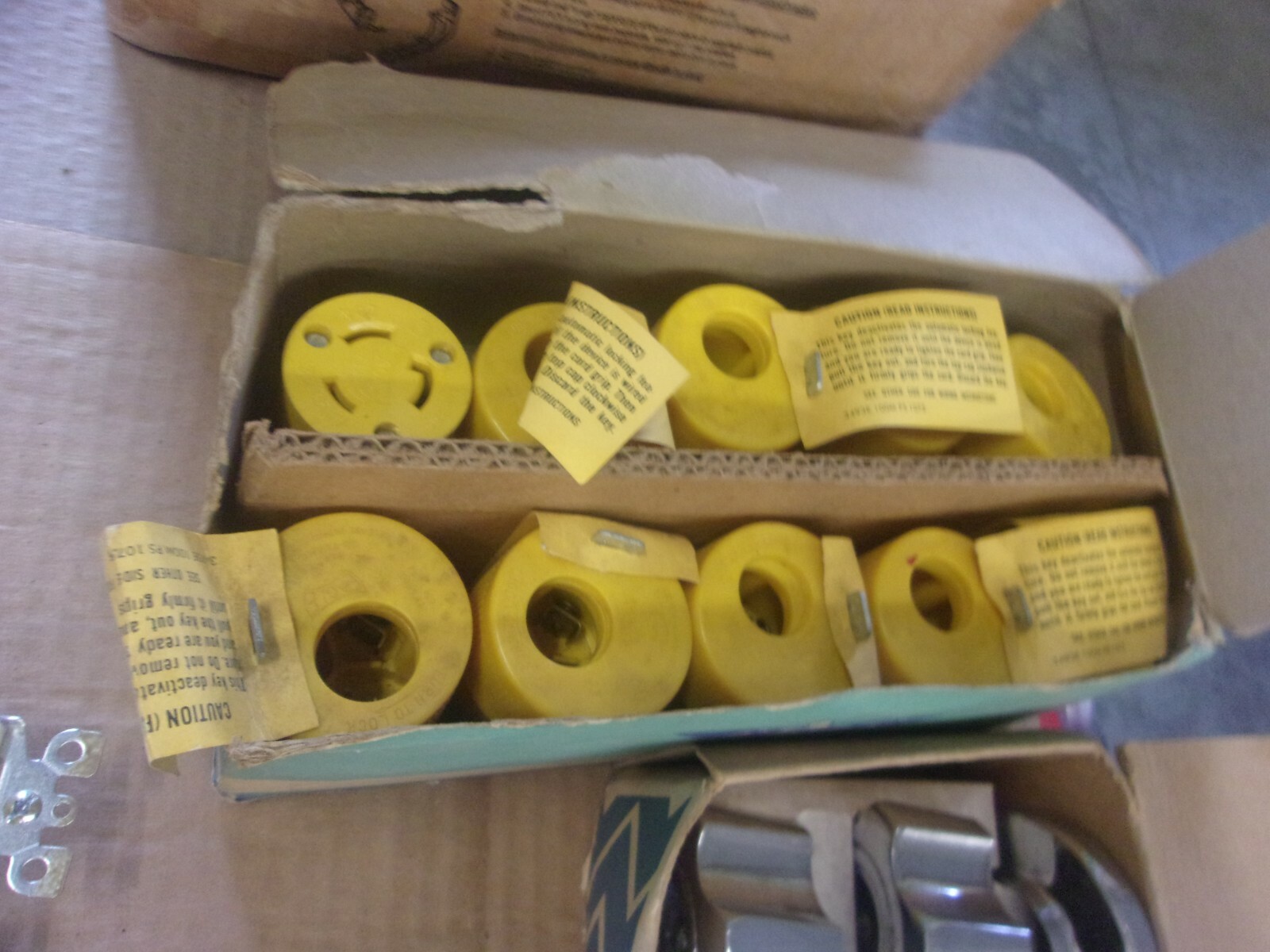 LOT OF 10 EAGLE L11-20R 3356 KWIKLOK NYLON EAGALOK CONNECTOR 3 POLE 3 WIRE 20A