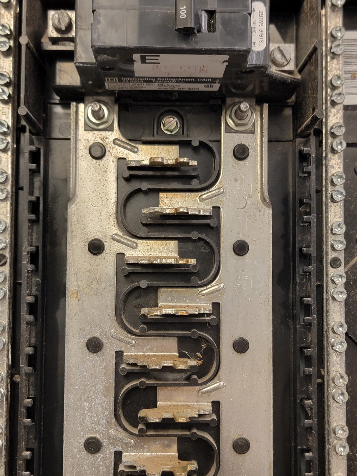 Square D HOM2040M100PRB Homeline Main Breaker Installed Load Center, 40 Poles,