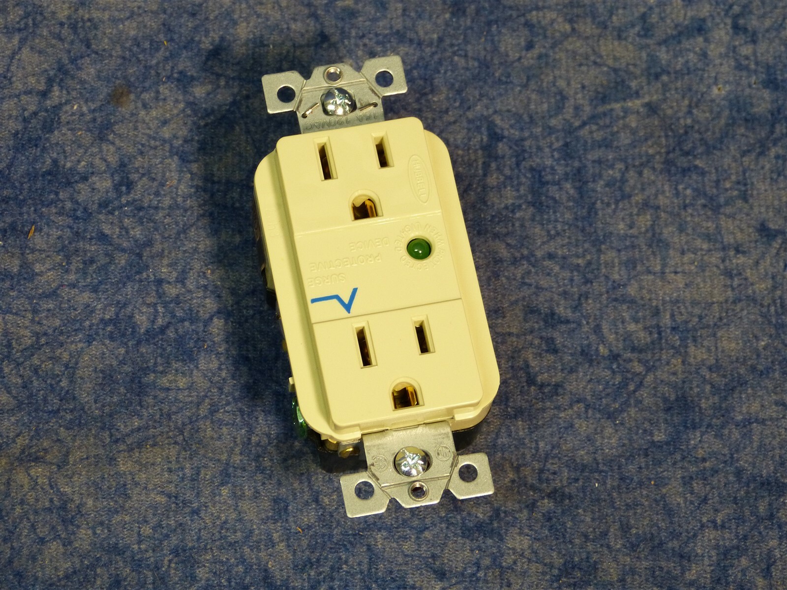 Hubbell HBL5260ISA SPIKESHIELD TVSS Duplex Receptacle, 15A 125V, 5-15R, Ivory