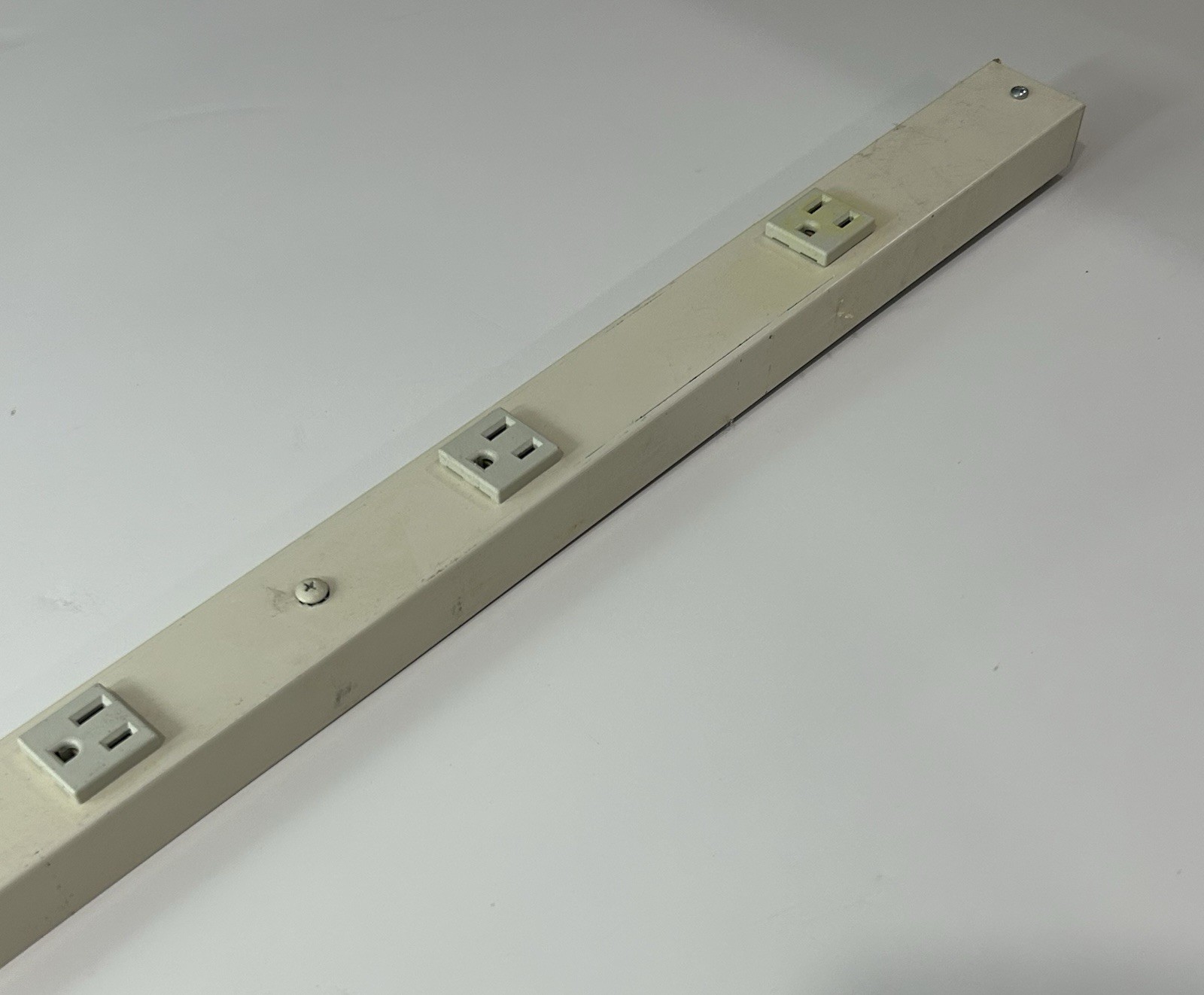 Mono-Systems Inc 52” Corded SnapStrip Unit Relocatable Power Tap 15A, 125V, 60Hz
