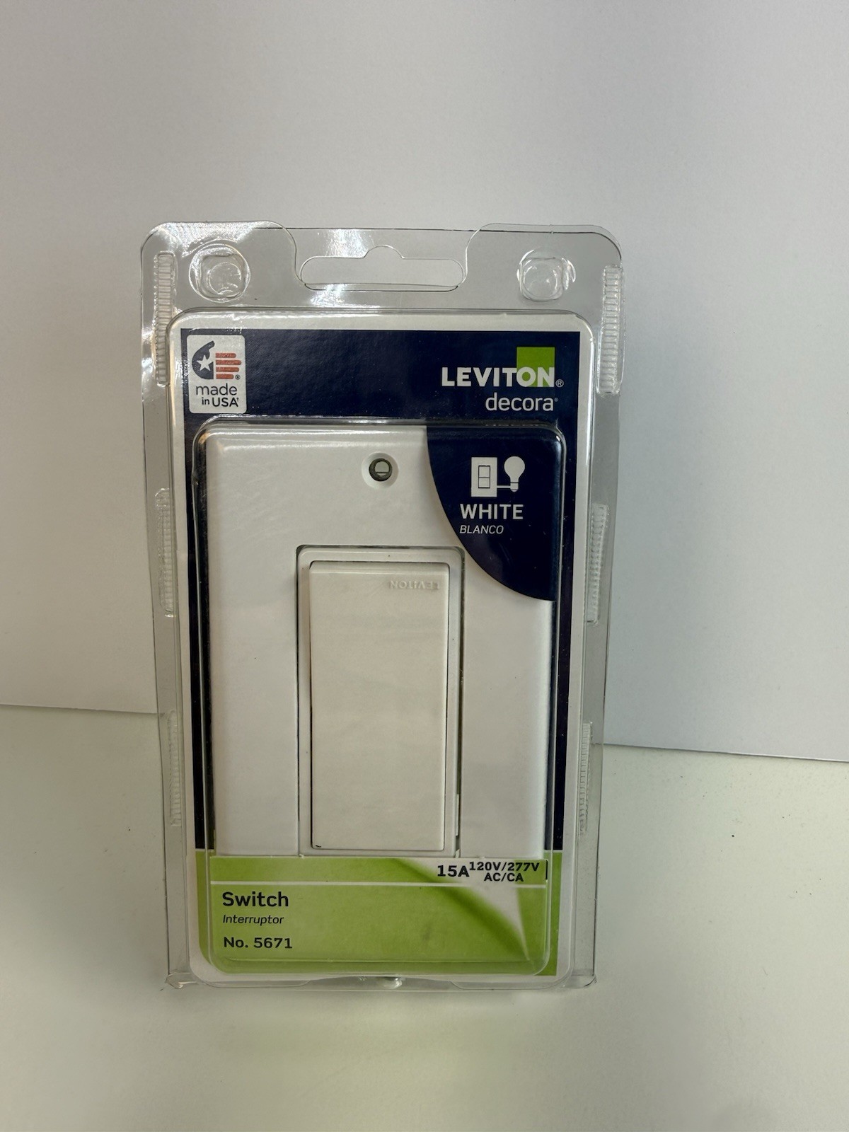 Leviton C28-05671-02W White 120/277V Thermoplastic Rocker Switch with Wallplate