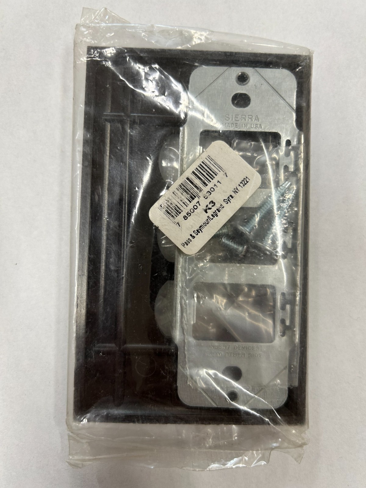 Pass & Seymour K3 Brown Despard 3 switch smooth wallplate New old stock