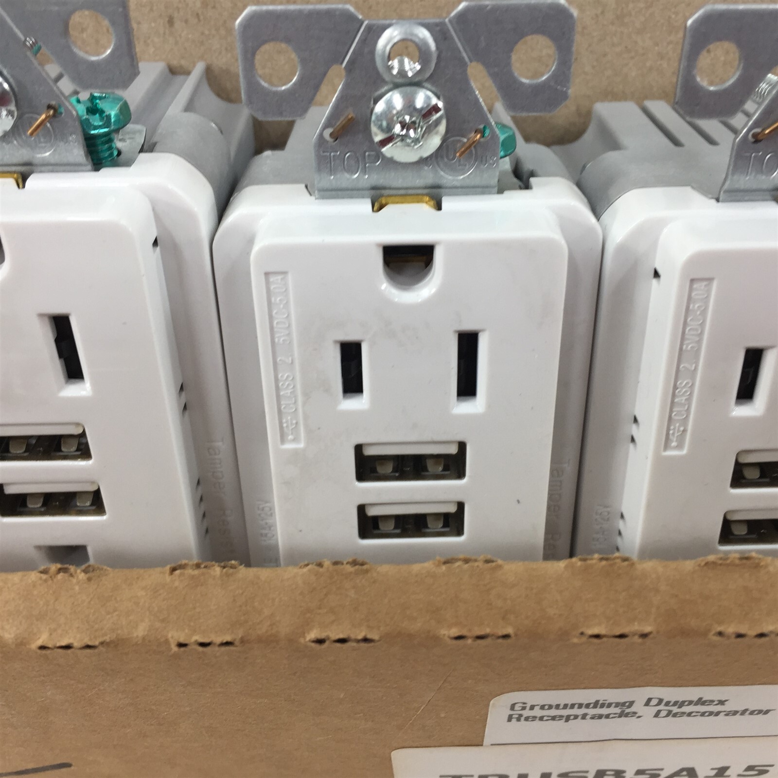 Eaton TRUSB5A15W-KB-LW USB Dual Type A Duplex Decora Receptacle White From Bulk