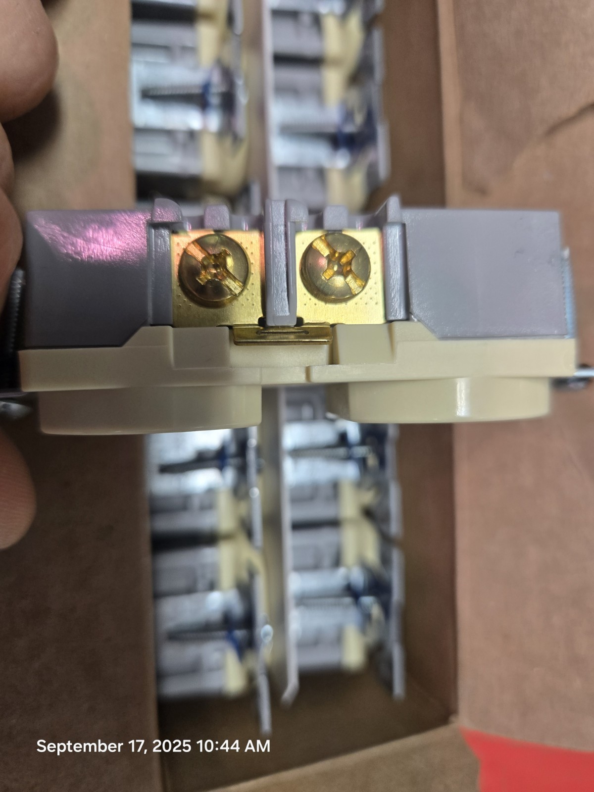 10 Pack EATON 15 AMP Standard Duplex Receptacle -IVORY- #BR15V-10-LW