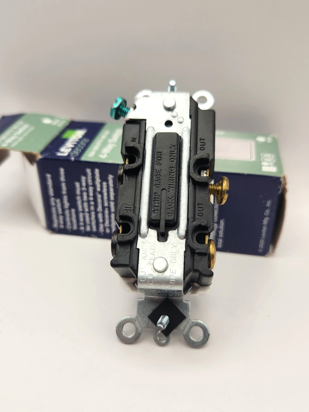 Leviton Decora 5604-2WS 4-Way Switch 15A 120/277V White S12-5604-2WS NEW
