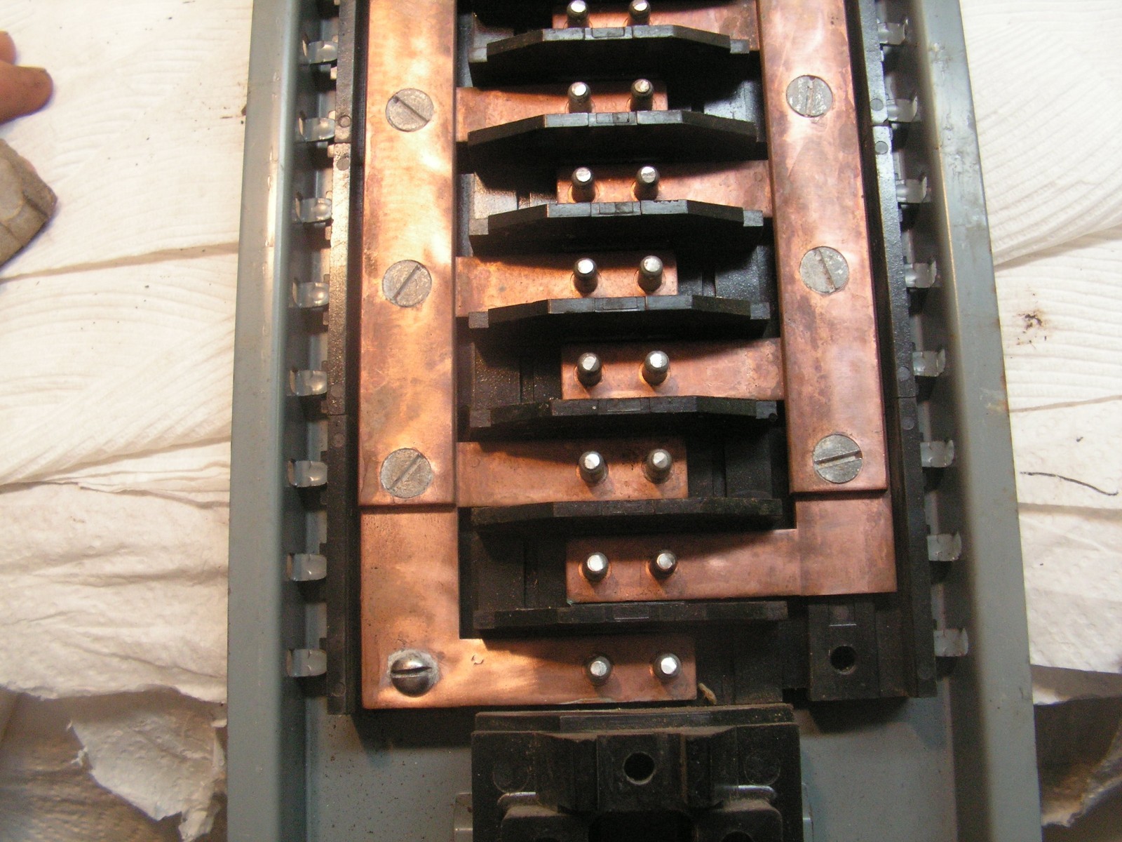Cutler-Hammer Main Lug Busbar 150 Amps 30 Spaces 2 Sided Cat. No. CH30