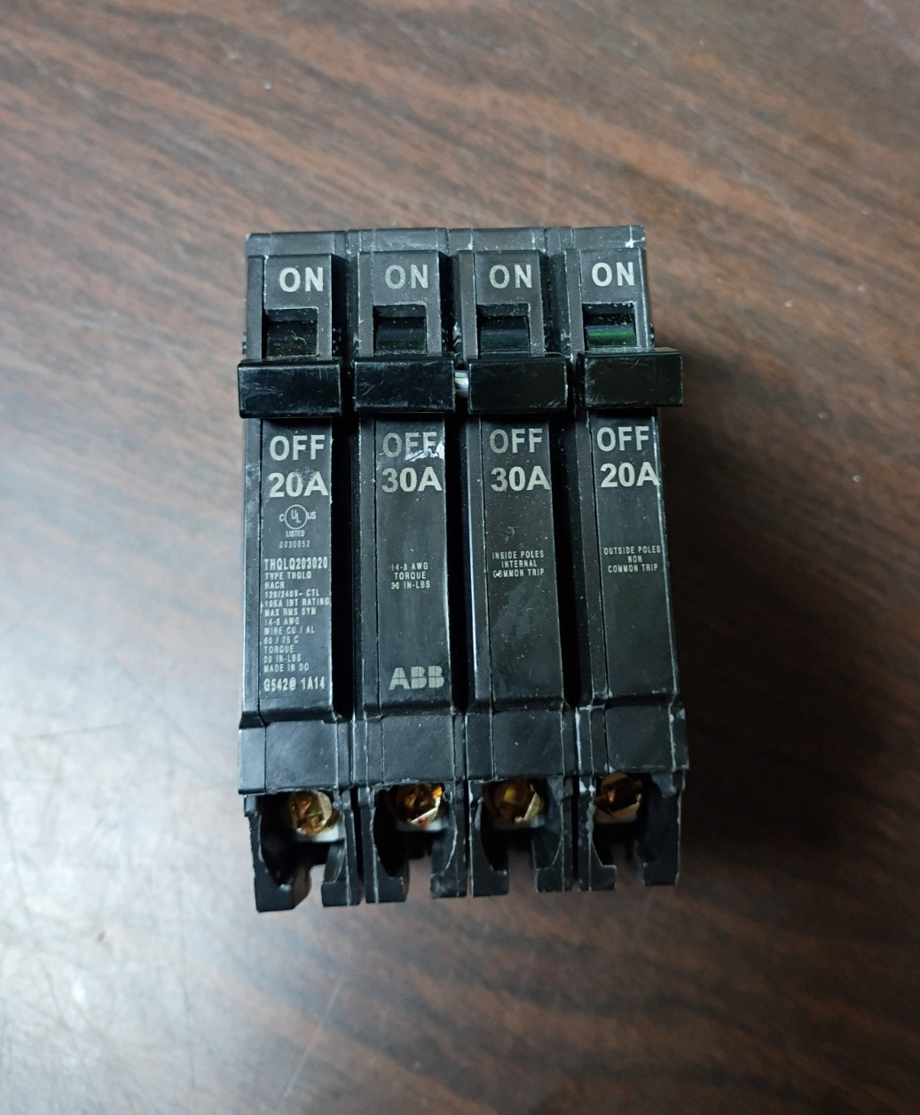 ABB THQLQ203020A CIRCUIT BREAKER Q-LINE 20-30-20 AMP 2-1P+1-2P NEW NO BOX