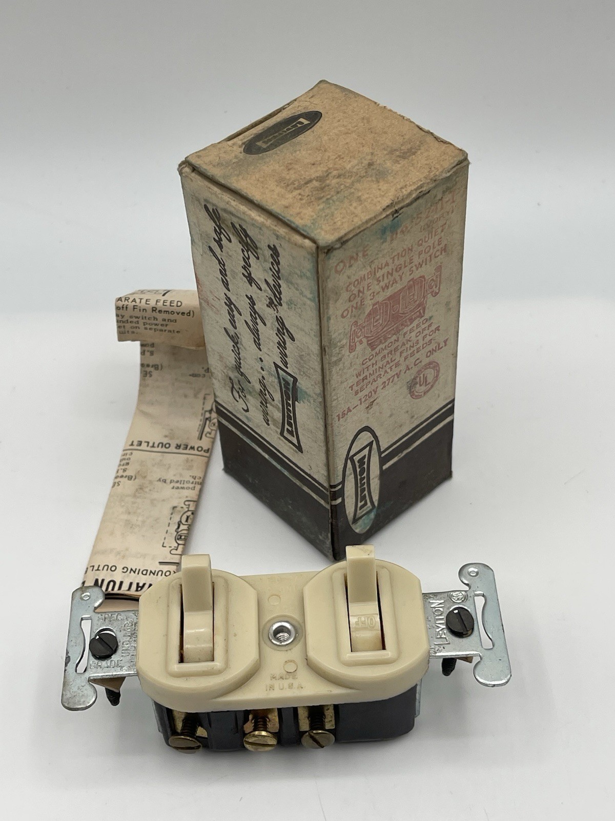 Leviton 5241-I Single-Pole 3-Way AC Combo Switch Ivory 15A 120/277V NOS