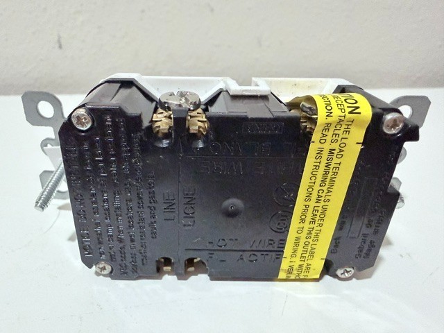 Leviton GFCI Outlet 10A 125V Class A – New Open No Packaging – Test/Reset