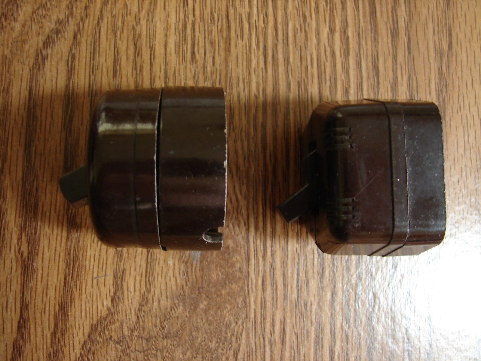 2 Vintage Leviton & Monowatt Brown Bakelite Surface Mount Wall Switches