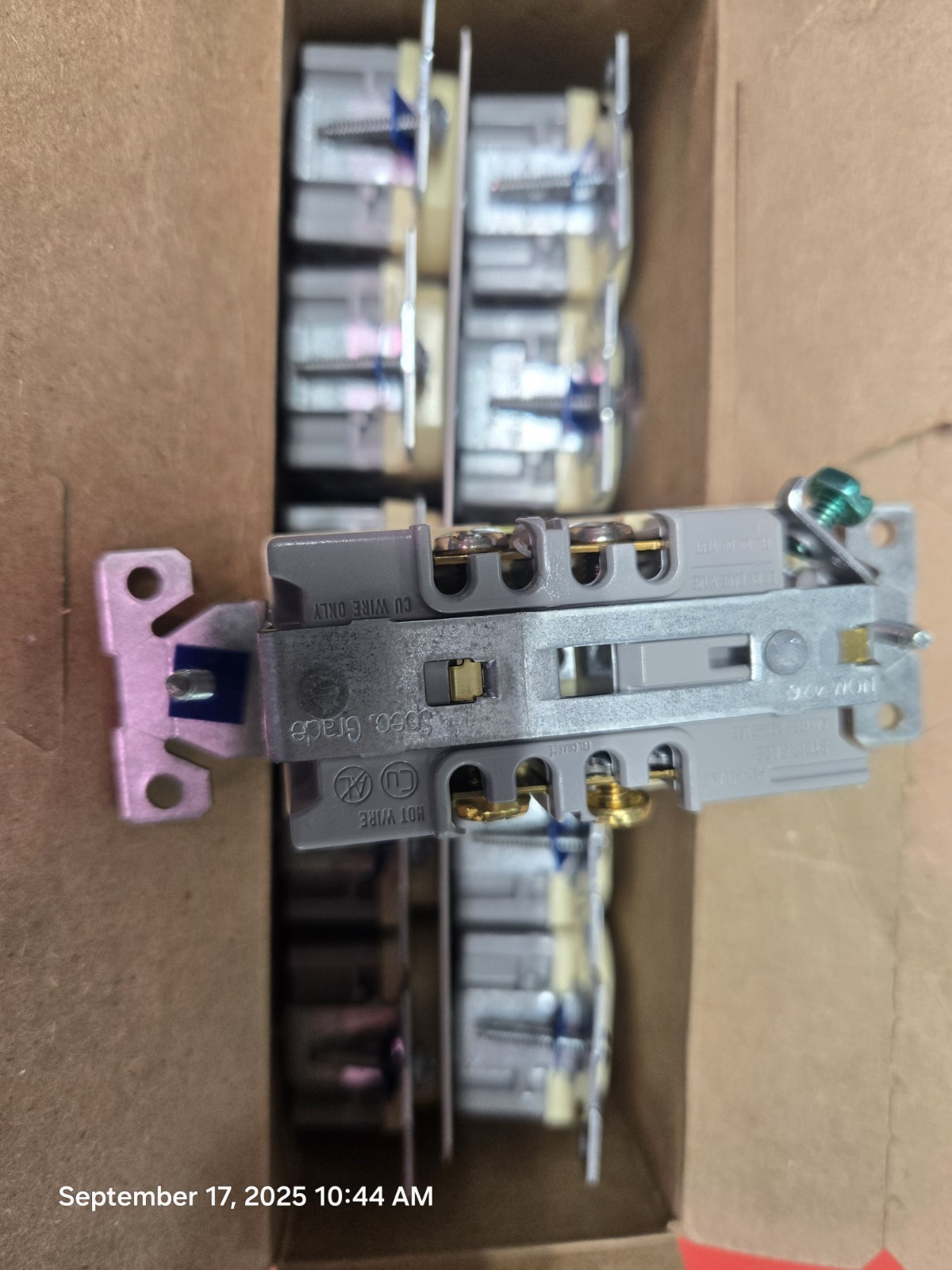 10 Pack EATON 15 AMP Standard Duplex Receptacle -IVORY- #BR15V-10-LW