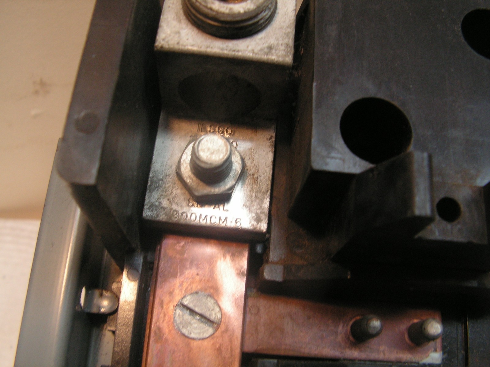 Cutler-Hammer Main Lug Busbar 150 Amps 30 Spaces 2 Sided Cat. No. CH30