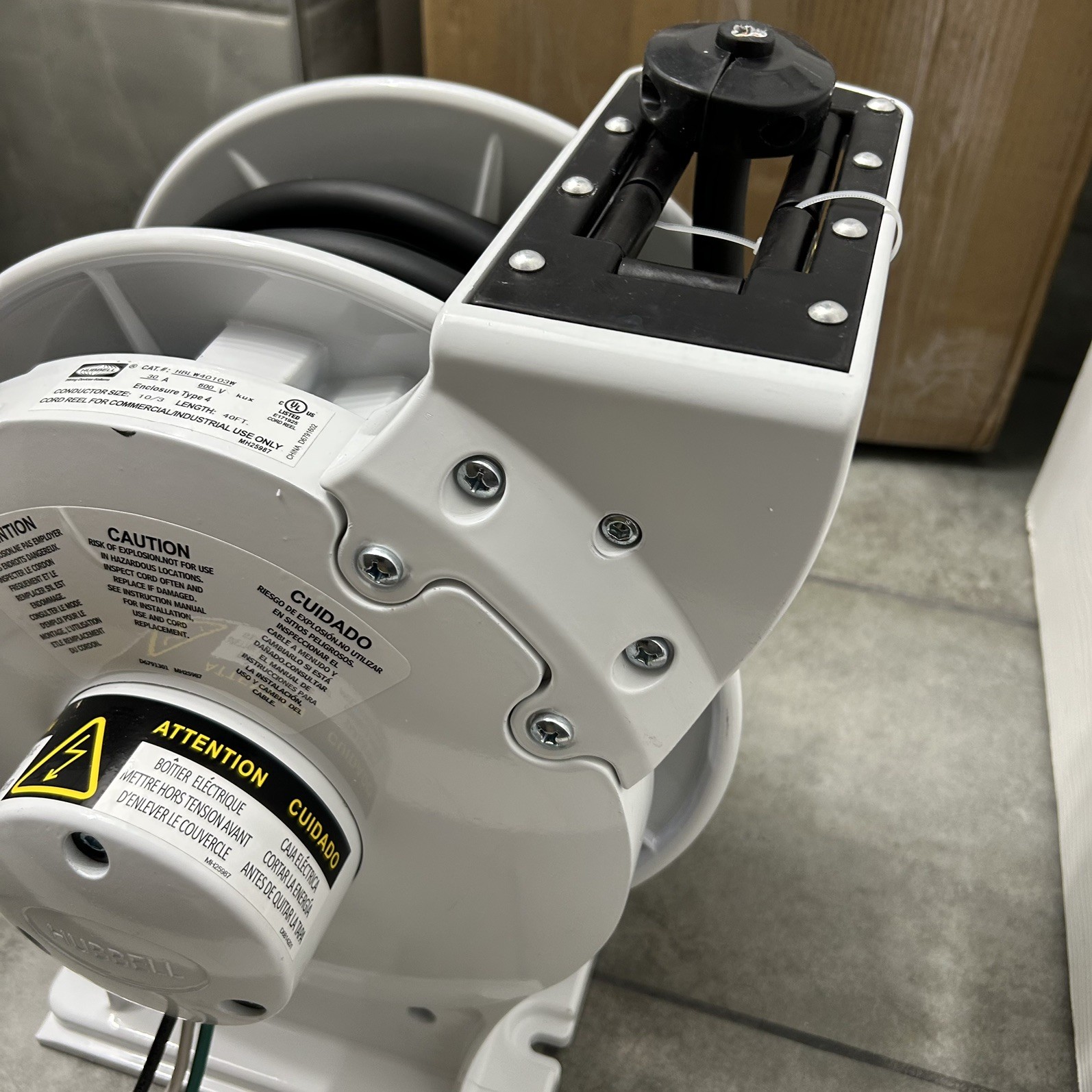 Hubbell Retractable Weatherproof Reel, UL Type 4, 10/3, 30 A, 600 V HBLW40103W