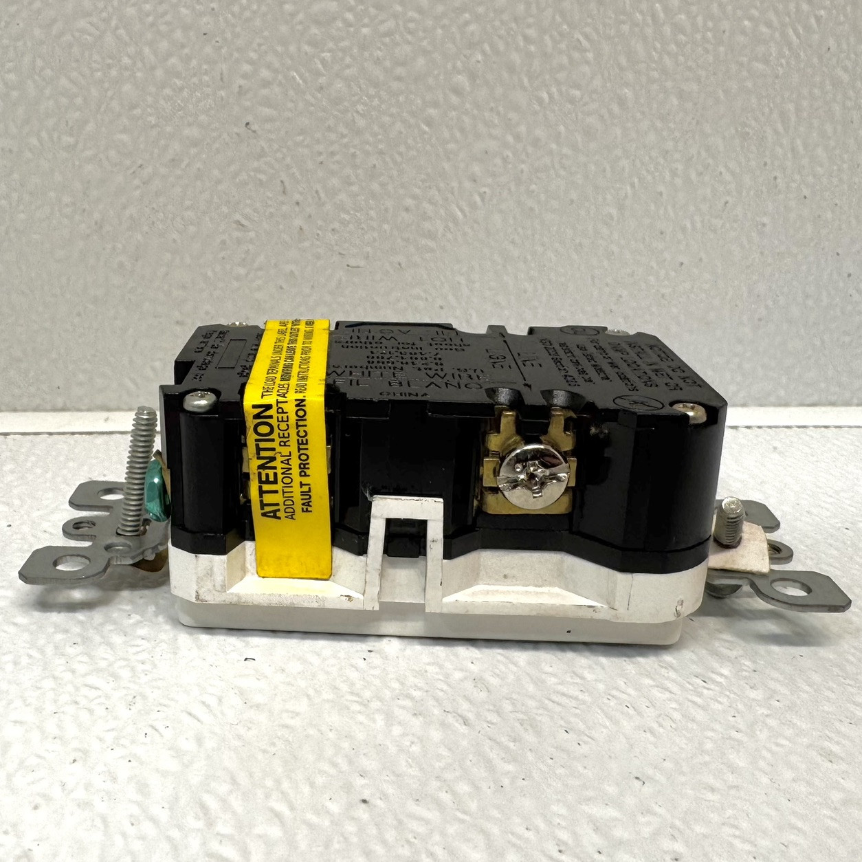 Leviton M42-GFNT2-4W GFCI Outlet
