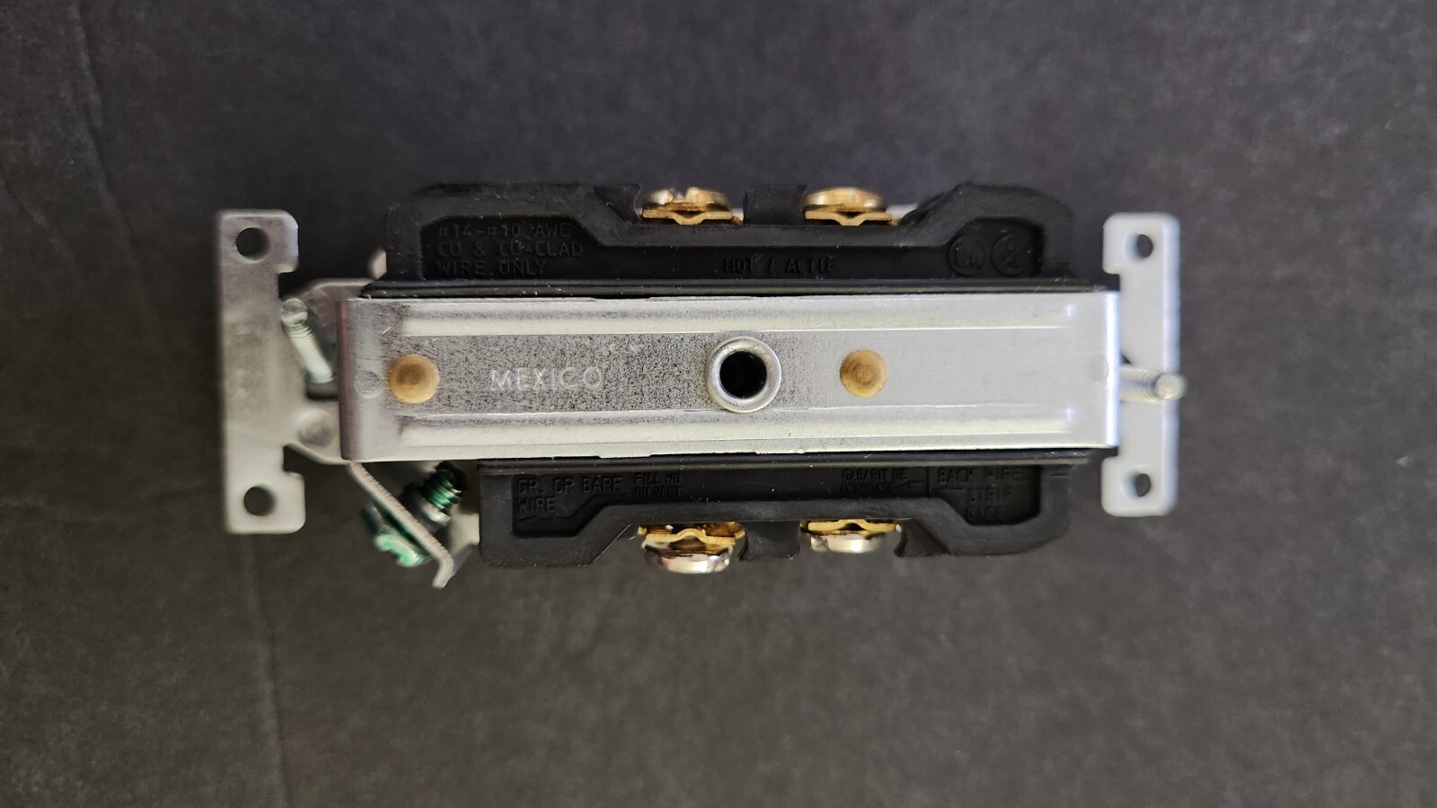 Leviton Plus 15A – 125V Tamper Resistant White Outlet 5-15R TCBR1-W