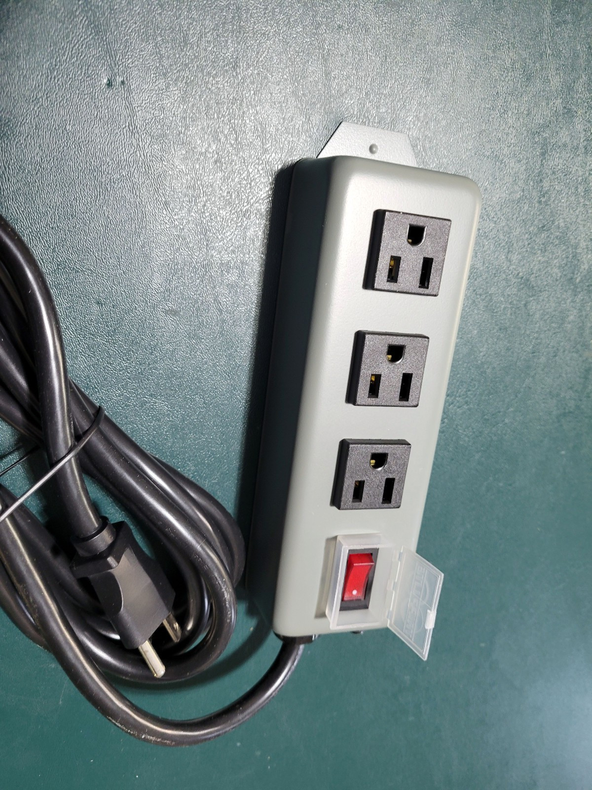 Tripp-Lite Waber 3SP9 3 Outlet Heavy Duty 15A Industrial Power Strip. 9′ Cord!