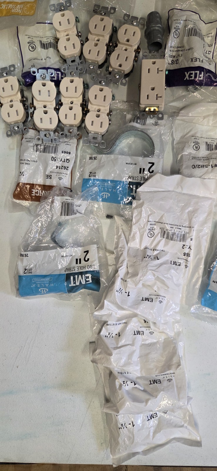 Halex, Outlets Duplex 120V 15A Electricians Lot Halex 3/4” Screw In Coupling