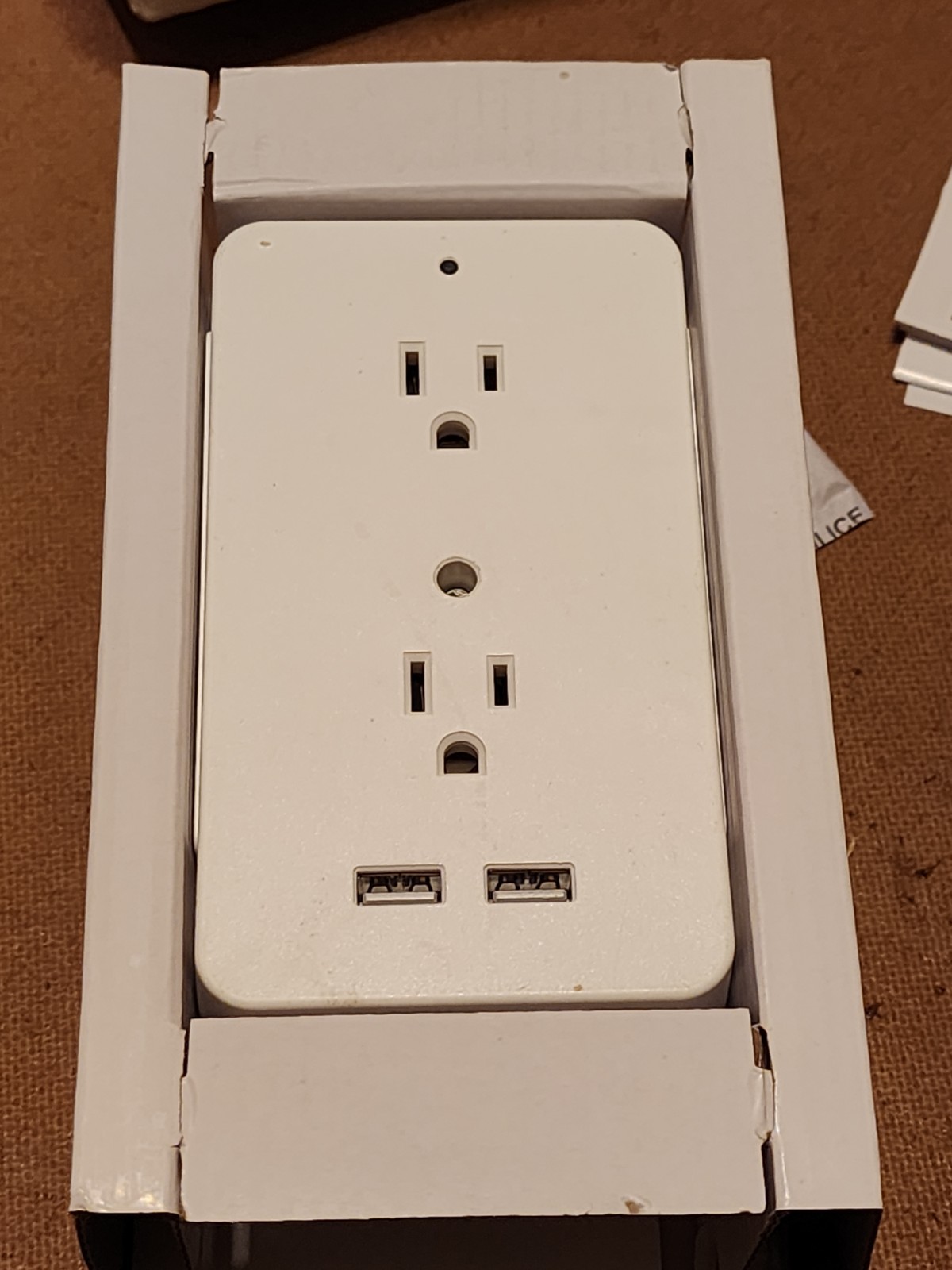 Sharper Image Socket Shelf Cordless Wall 6-Outlet Extender 2 USB Ports – White