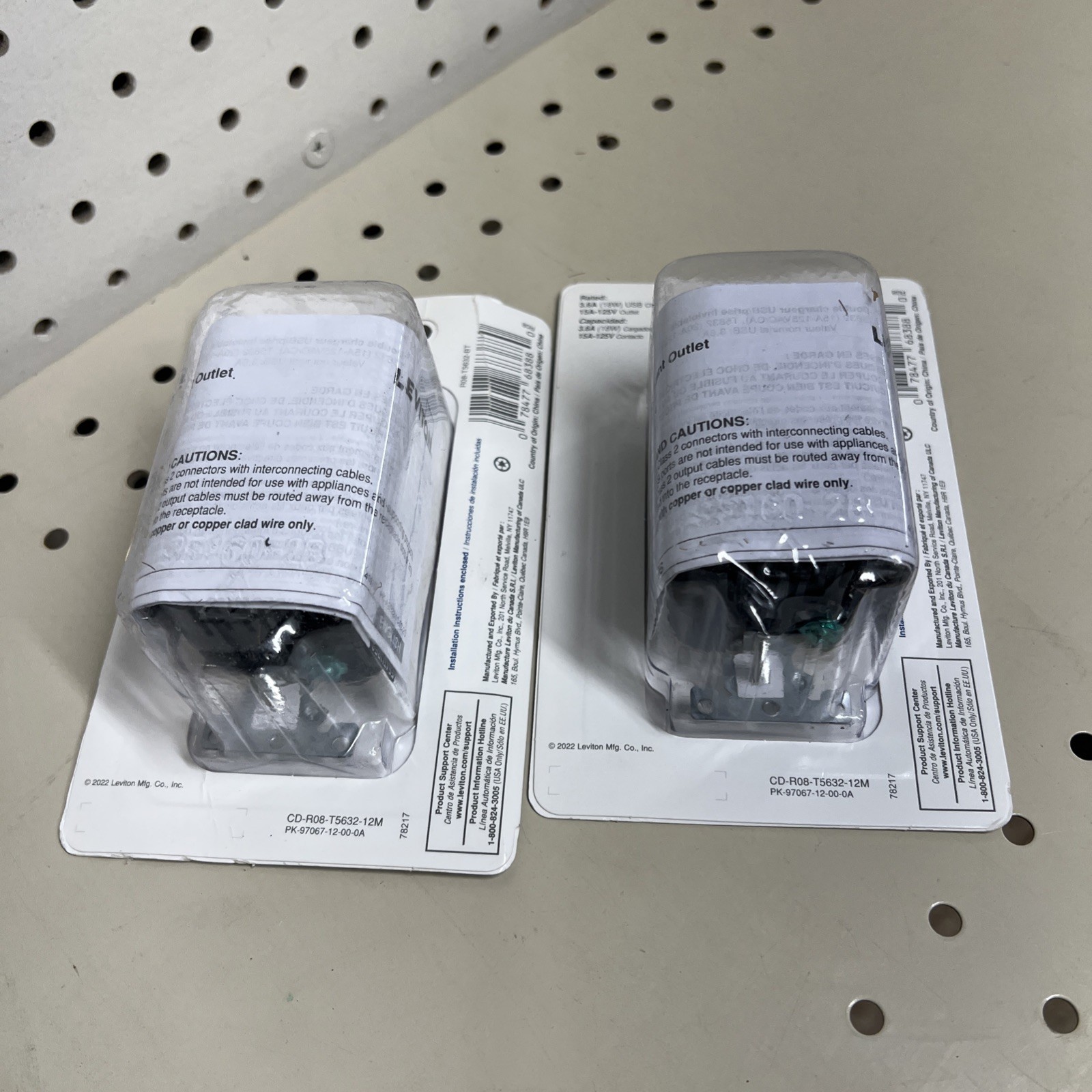 Leviton USB Outlet 18W Type A Decora+ Charger Outlet 3.6A USB Dual Light Almond