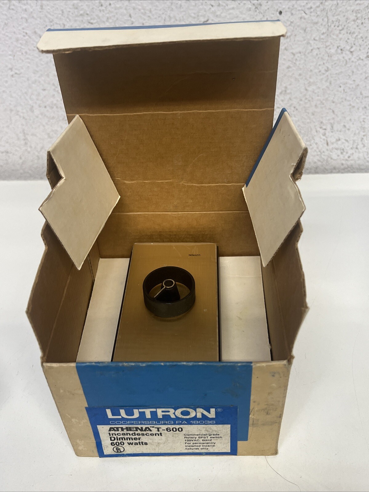 LUTRON T-600 600W, 600W, 120V, 60HZ INCANDESCENT DIMMER