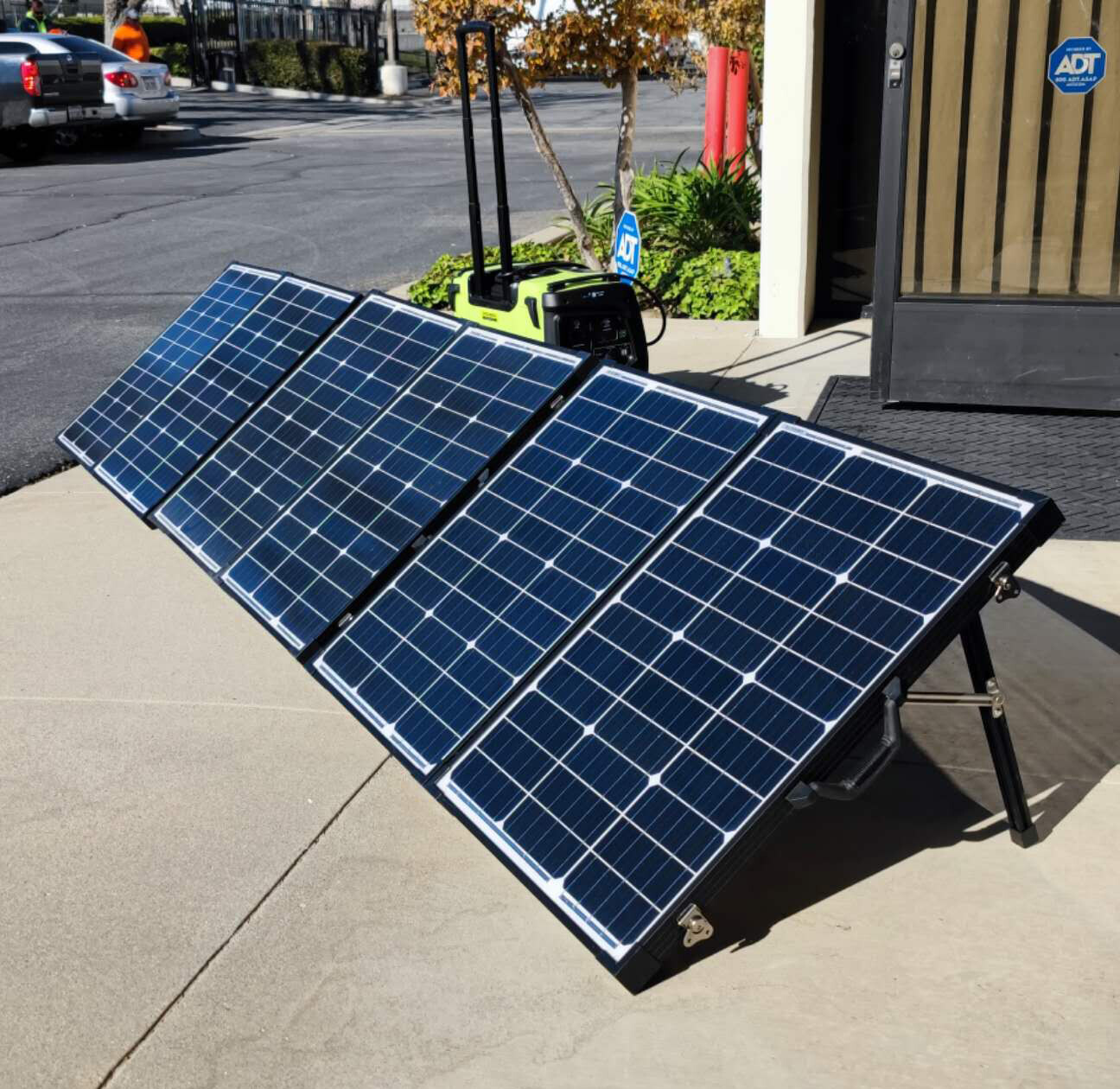 Portable Solar Generator 2KW Lithium Battery off grid mobile power station